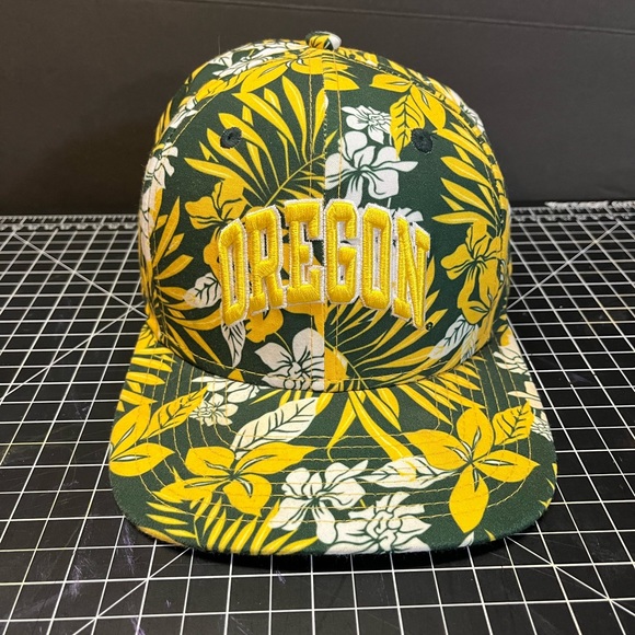 Oregon Ducks 🟢🟡 New Era SnapBack Hat Floral Hawaii Beach Print 🔥 - Picture 2 of 8